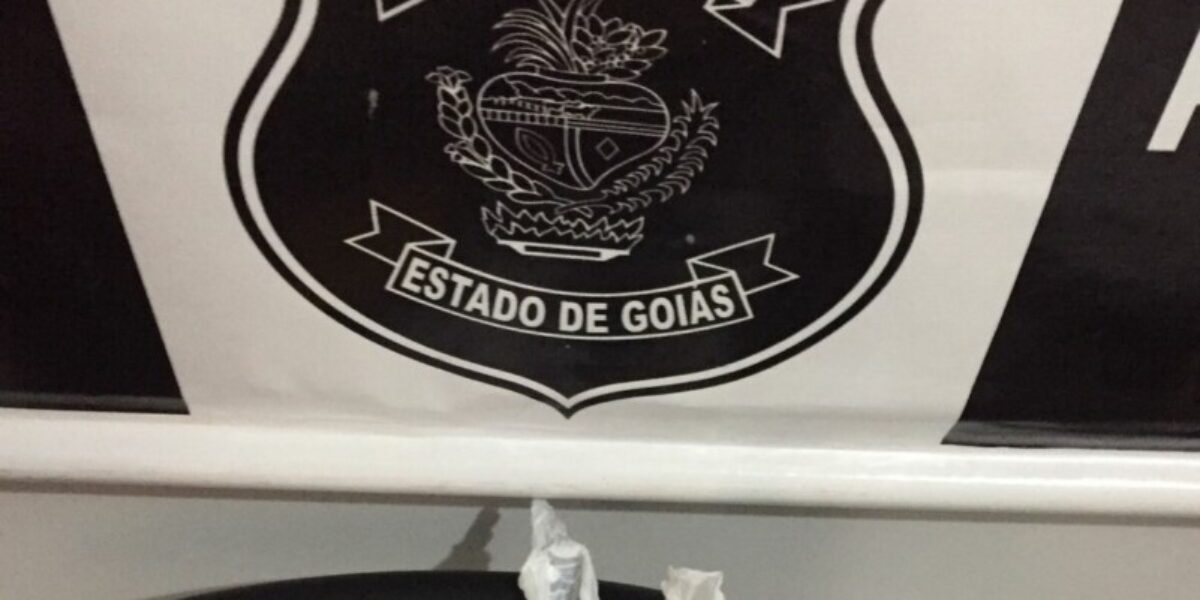 PC prende dois suspeitos de guardar drogas em casa para vender em tradicional festa de Palmelo