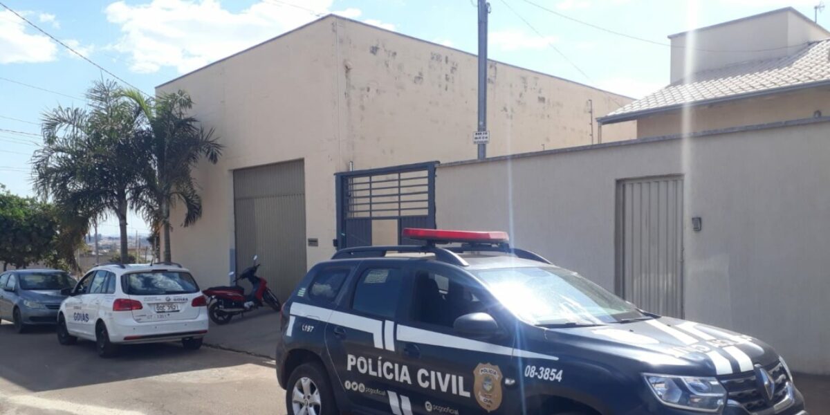 PC cumpre buscas em fábrica suspeita de adulterar cosméticos, em Itaberaí