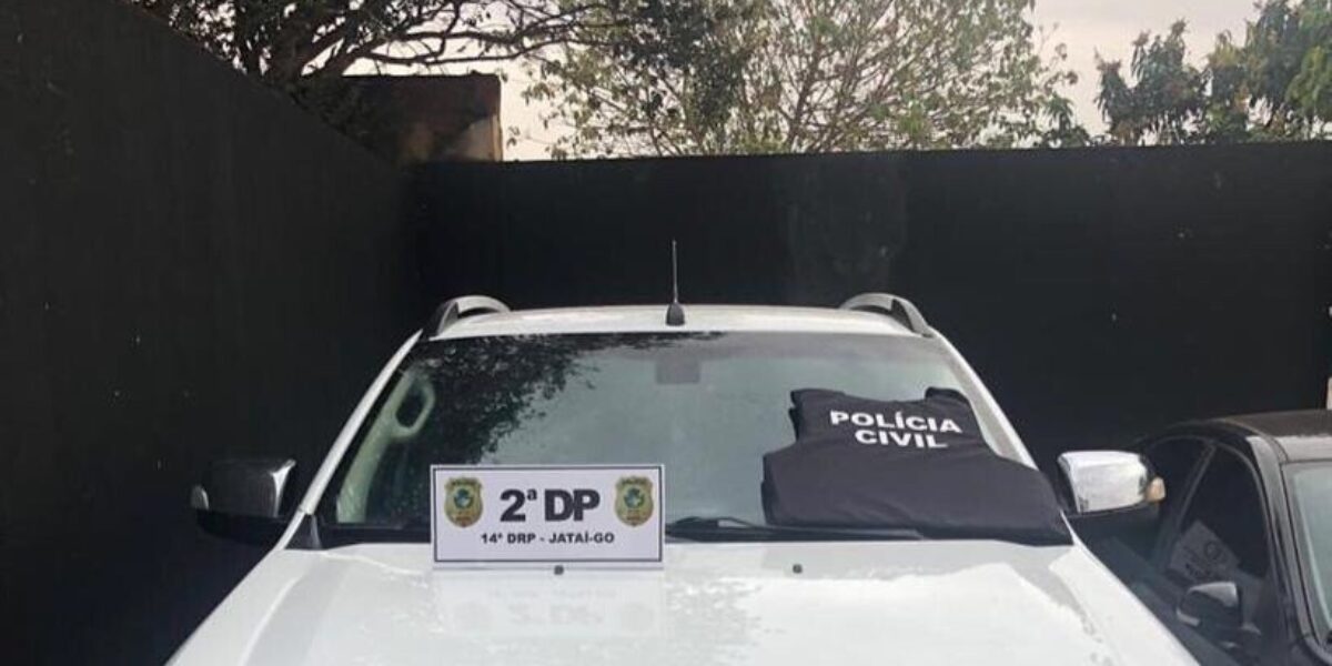 PCGO apreende caminhonete comprada com carta de crédito falsificada, em Jataí