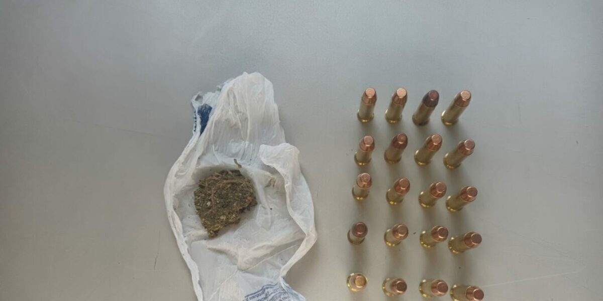 Investigado por homicídio é preso em flagrante por posse de munições e drogas