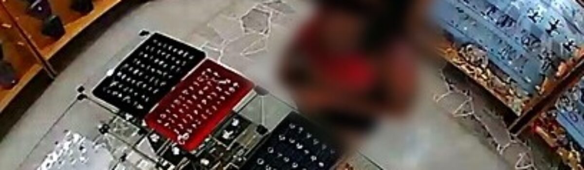 Jovem furta joia e é gravada por câmera, em Alto Paraíso