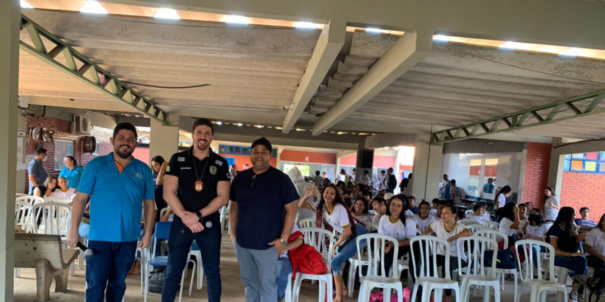 PCGO realiza palestra sobre Lei Maria da Penha em escola de Uruaçu