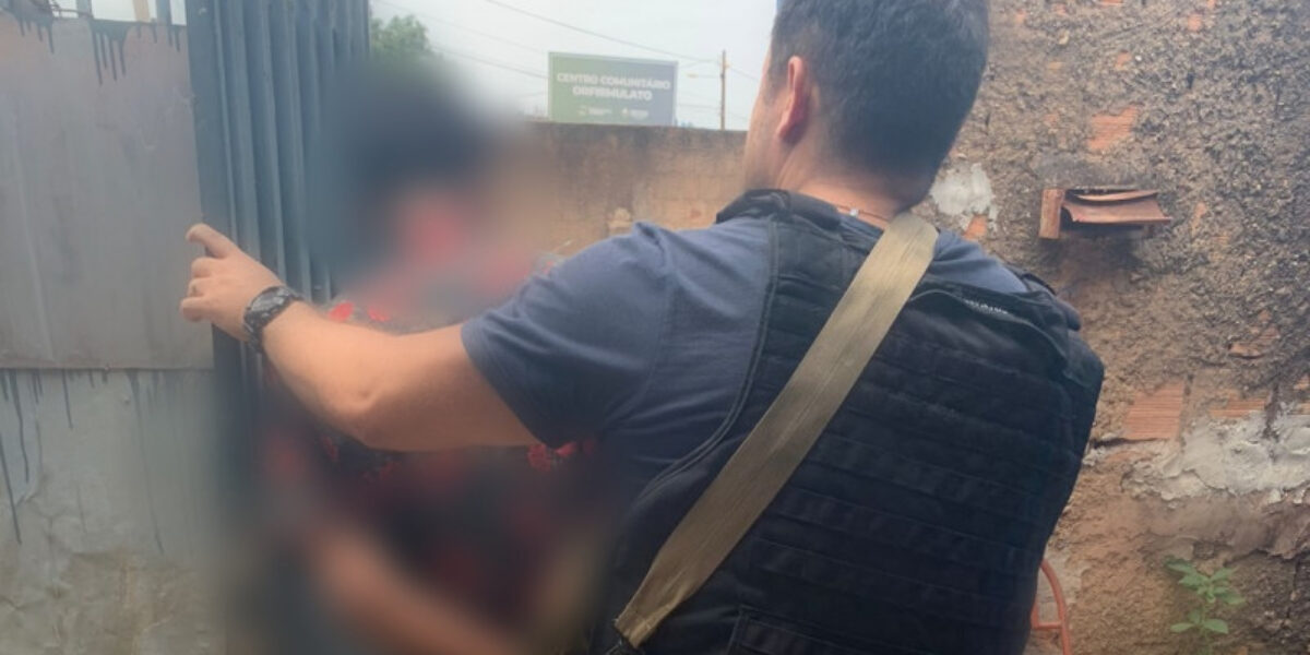 Após proferir injúrias e invadir casa da mãe, homem é preso em Novo Gama