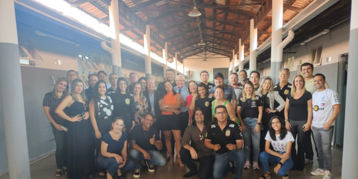 Equipe policial celebra carreira de Osvaldo Fiori por ocasião de aposentadoria