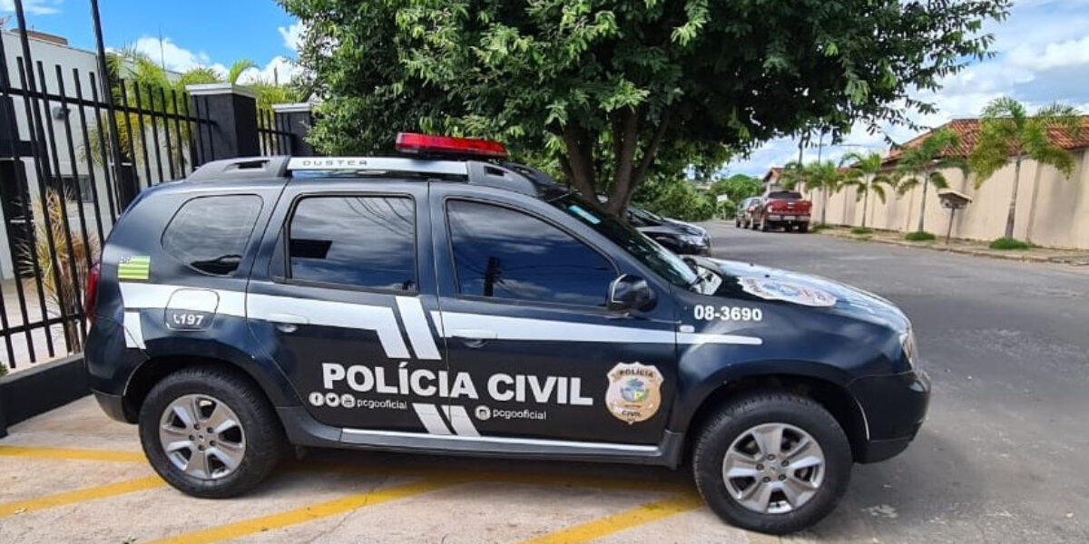 Homem é preso após intimidar ex-companheira e servidora da Delegacia de Jaraguá