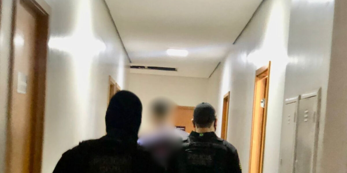 PCGO cumpre mandados contra criminoso que roubou idoso, em Anápolis