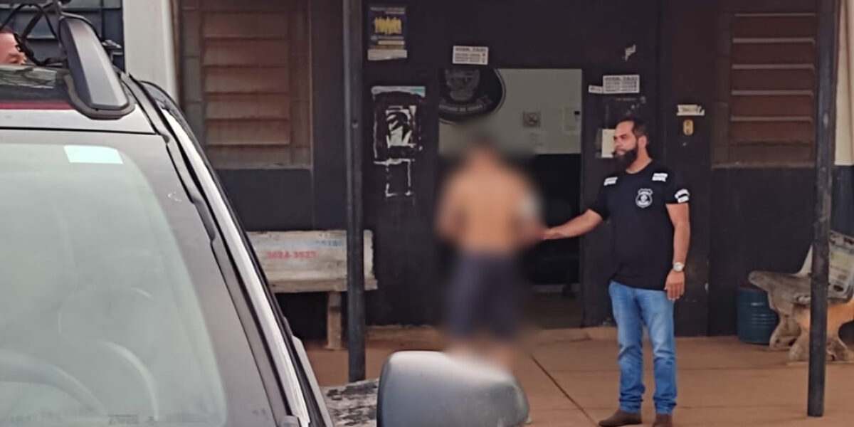 Mulher foge de agressão para denunciar namorado e homem é preso, em Valparaíso