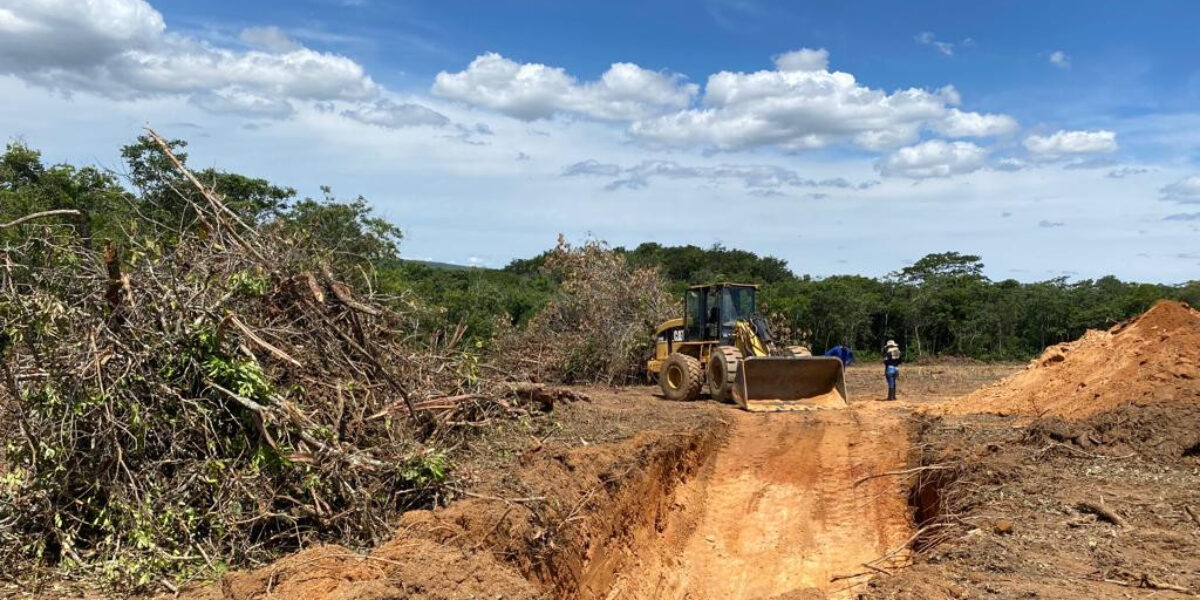 PCGO investiga manejo inadequado de solo e excesso de barro em córrego de Marzagão