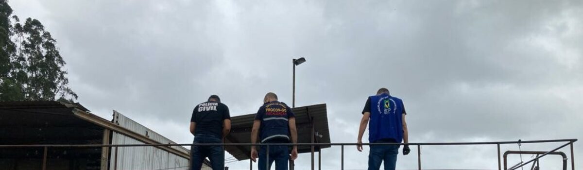 PCGO apreende mais de 70 mil litros de óleos automotivos usados e que eram revendidos como novos, em Senador Canedo