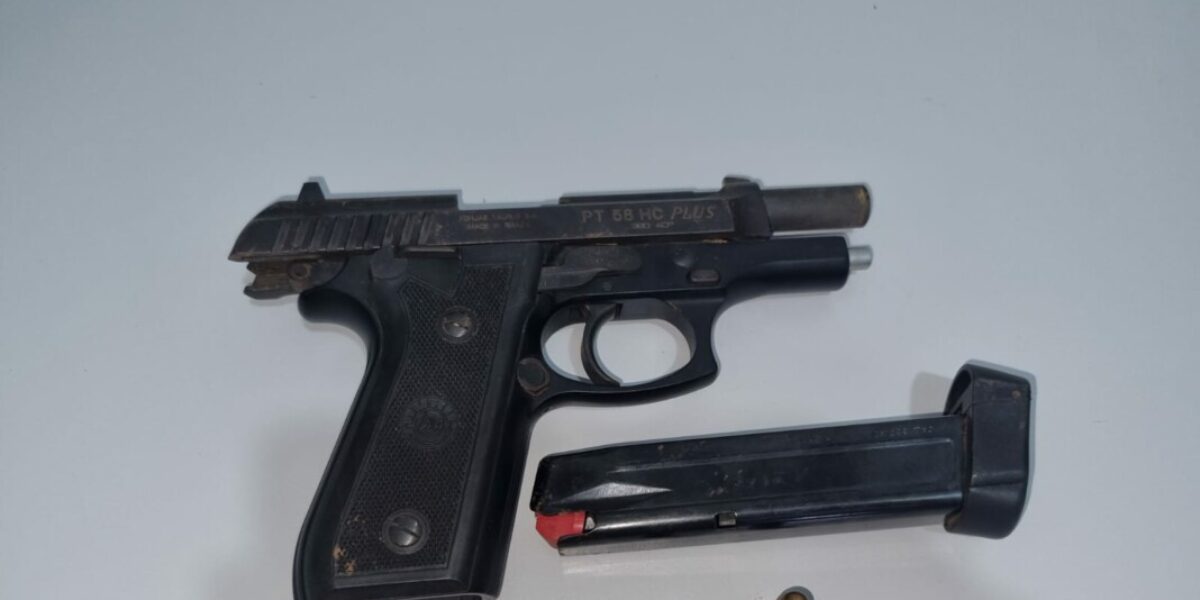 Após denúncia, PC prende homem por porte ilegal de arma escondida em açougue de Itapuranga
