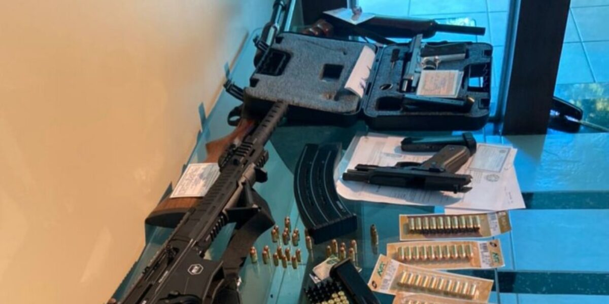 Armas e munições usadas pra ameaçar e injuriar mulher são apreendidas em operação