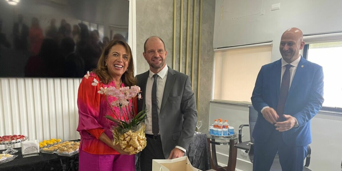 Primeira-dama Gracinha Caiado visita PCGO