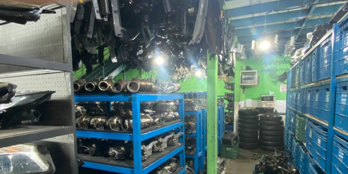 Operação em Goiânia mira comércio de peças de carros furtados ou roubados