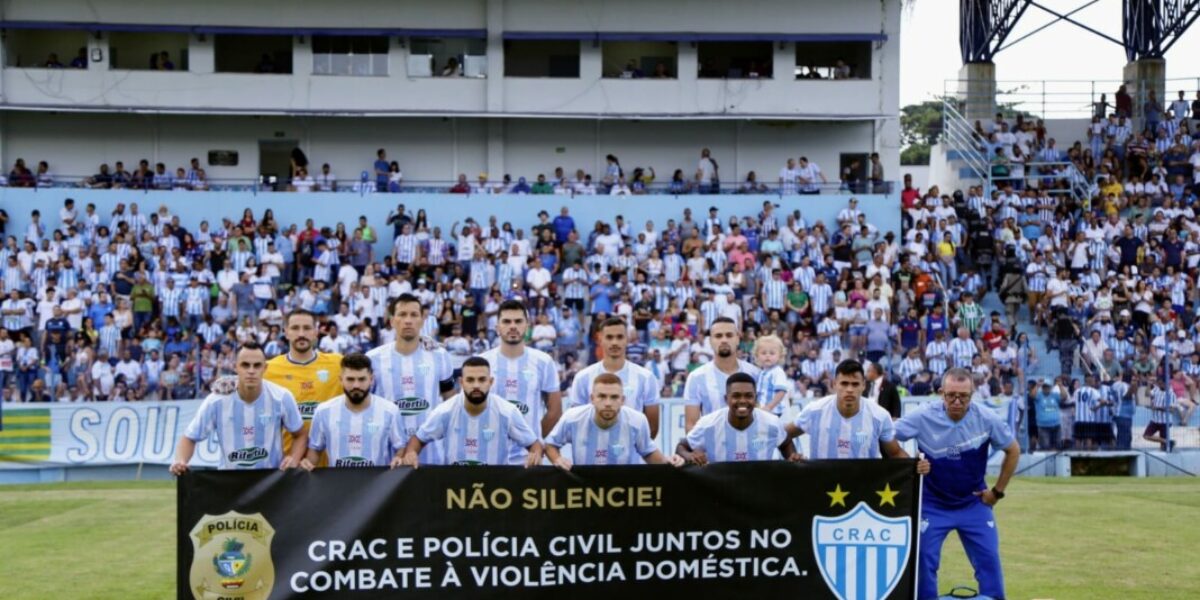 Polícia Civil e Crac de Catalão fazem campanha em campo contra a violência à mulher