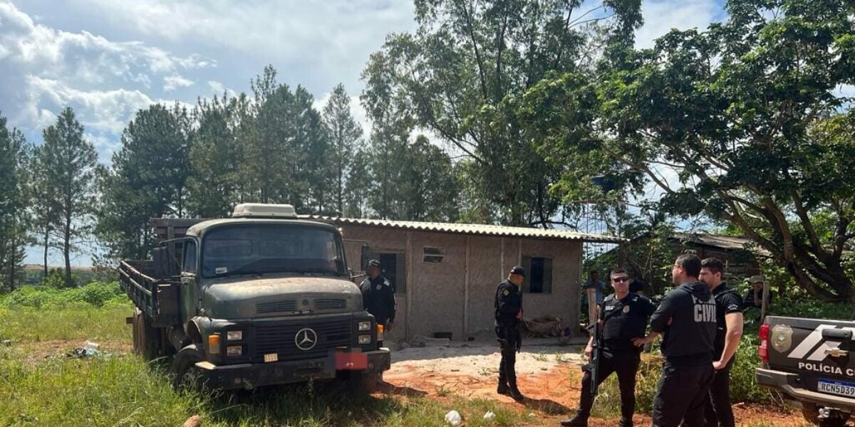 Operação Backhoe prende investigados por furtar retroescavadeira e levá-la para o DF