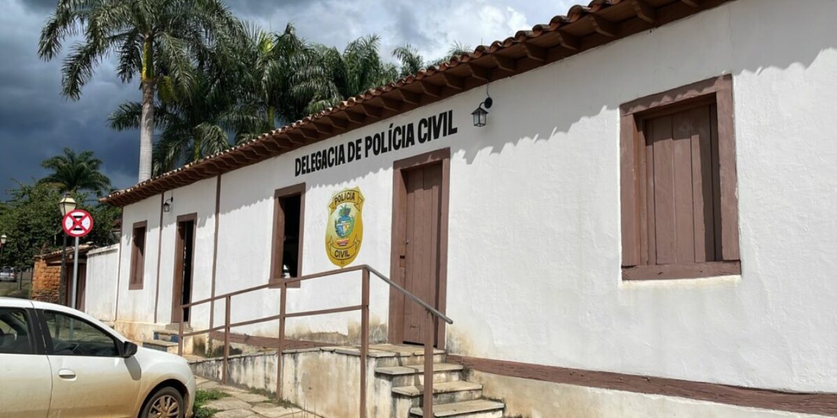 Homem sai da prisão, pratica violência psicológica e volta a ser preso, em Pirenópolis