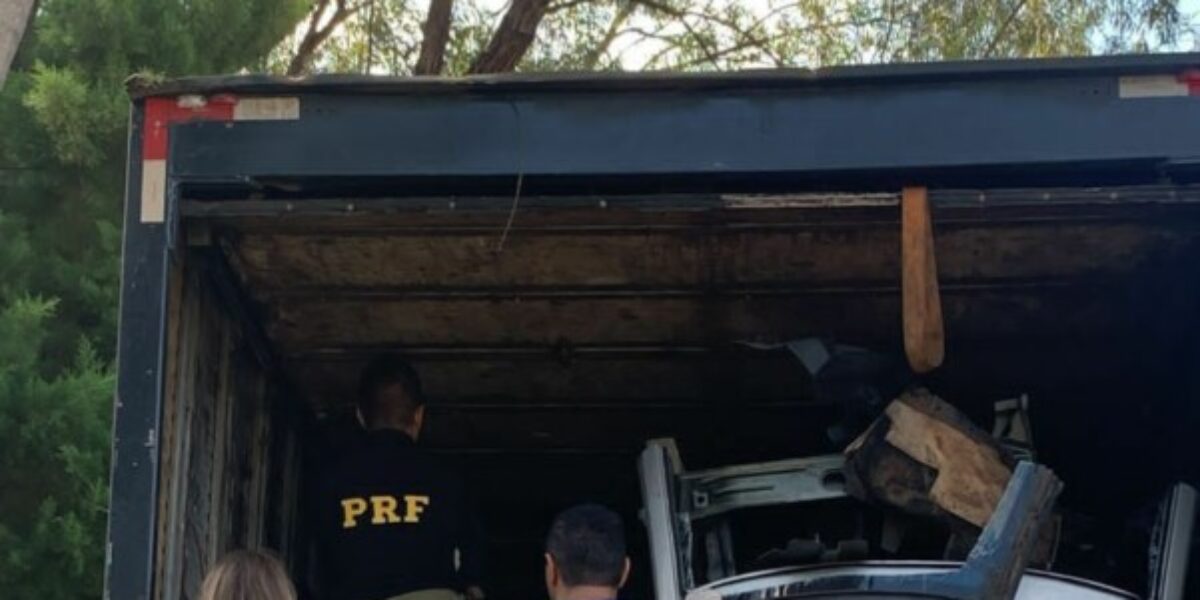 PC, PRF e SPTC fazem operação e motorista é preso por transporte de peças veiculares adulteradas