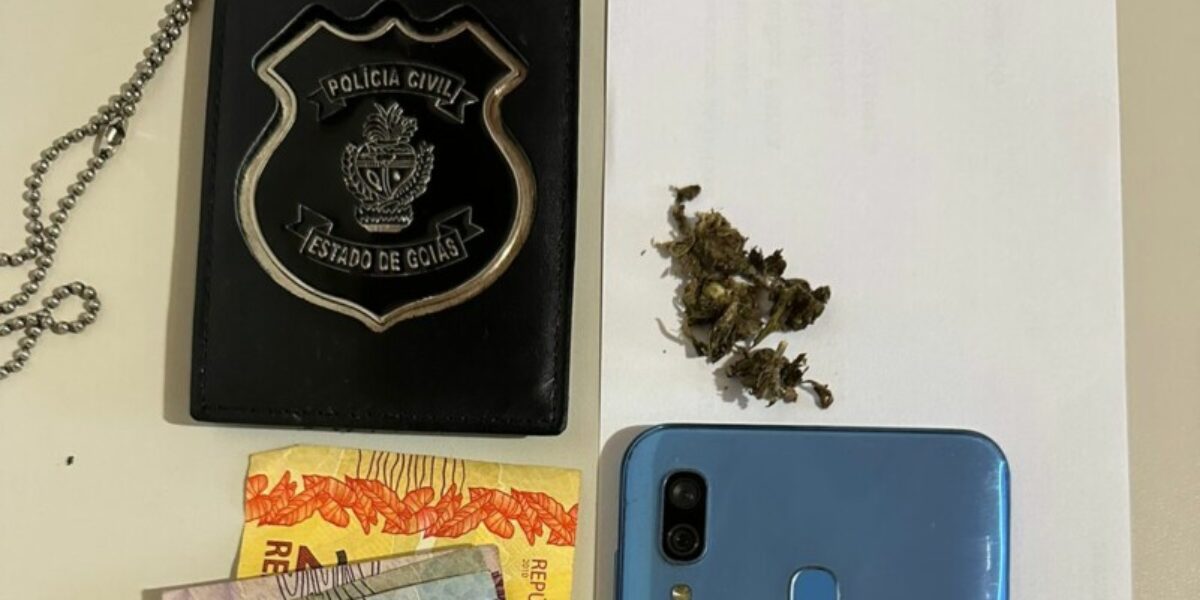 PCGO prende em flagrante suspeito de furtar celular de vítima em Posse