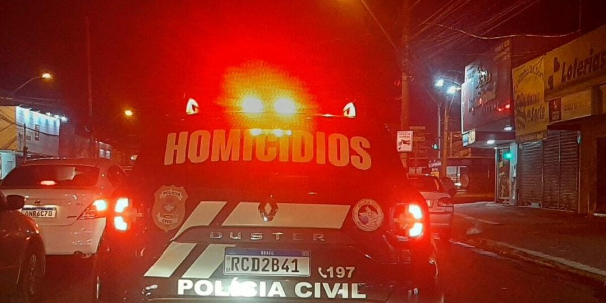 PC prende em Aparecida acusado de esfaquear vítima pelas costas após ser abordado na rua enquanto brigava com sua companheira