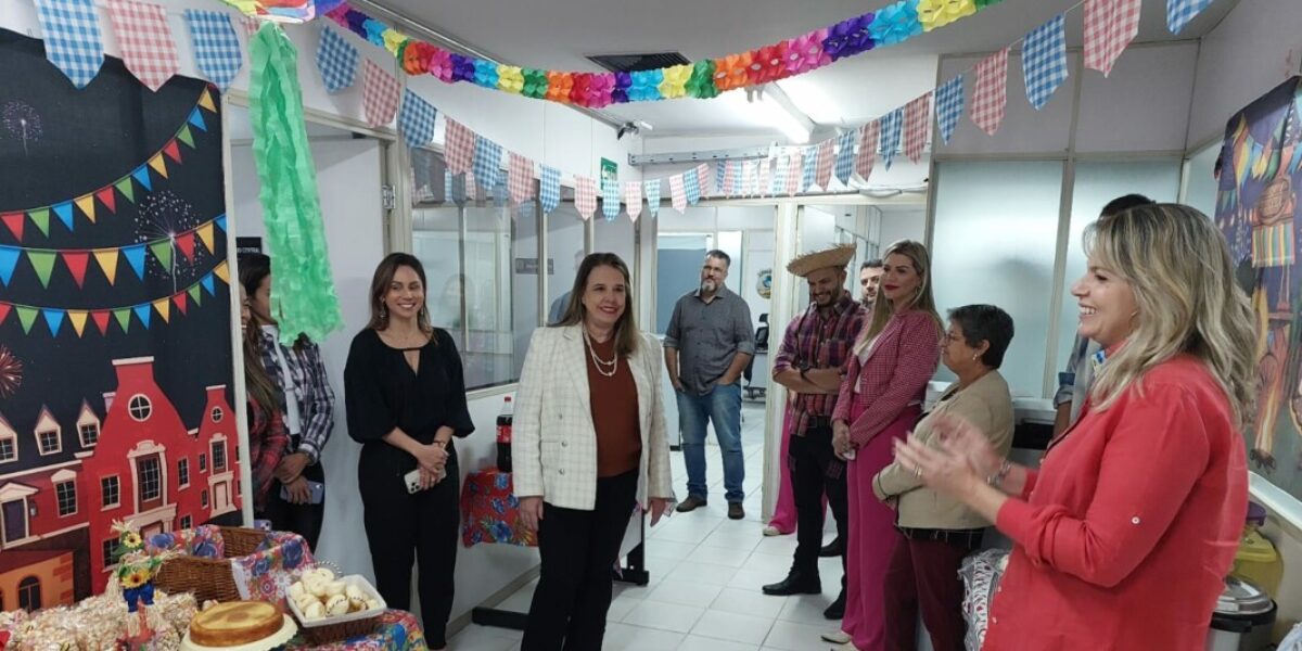 Secretária de Economia participa de café da manhã junino na DOT