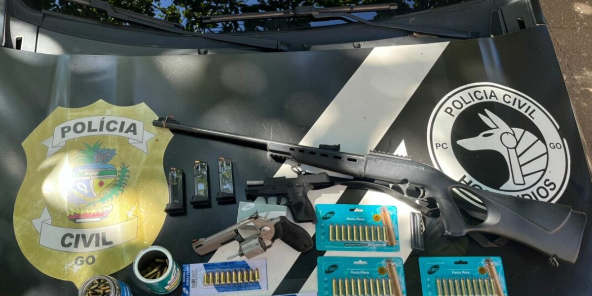 Homem é preso por ter matado inquilino por dívida de R$ 1,2 mil e diversas armas são apreendidas em sua casa