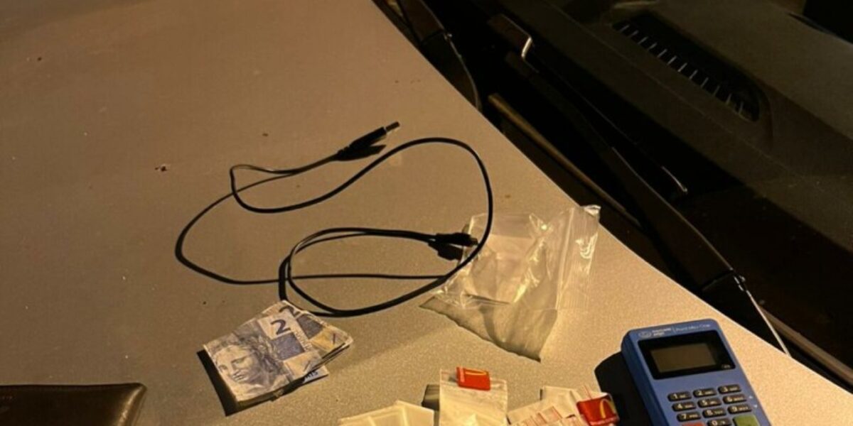 PCGO flagra suspeito com 49 porções de cocaína no Setor Bueno, em Goiânia