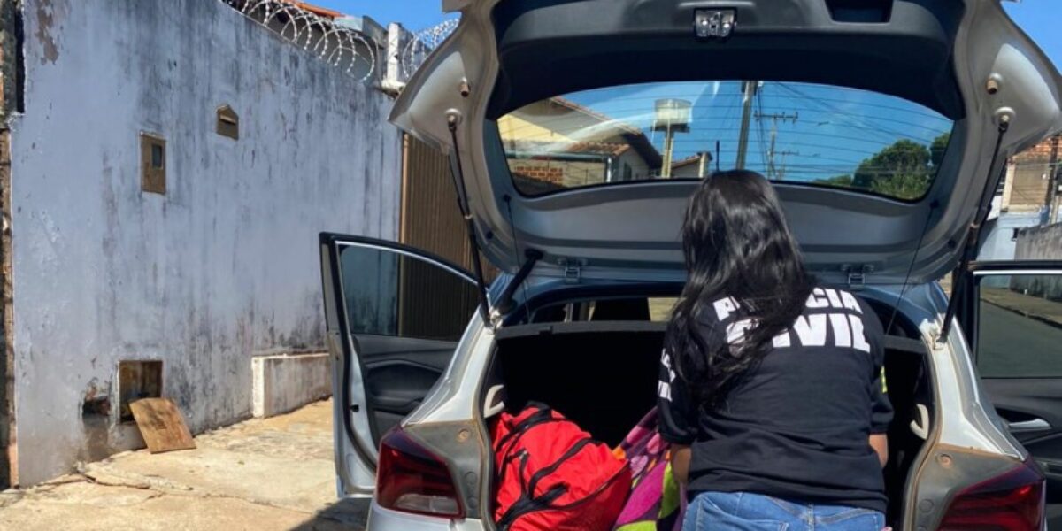 Policiais de Catalão auxiliam vítima de violência doméstica a retirar pertences de casa