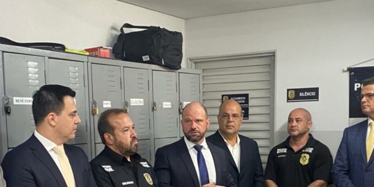 Direção-Geral da PCGO participa de homenagem à policiais na Central de Flagrantes