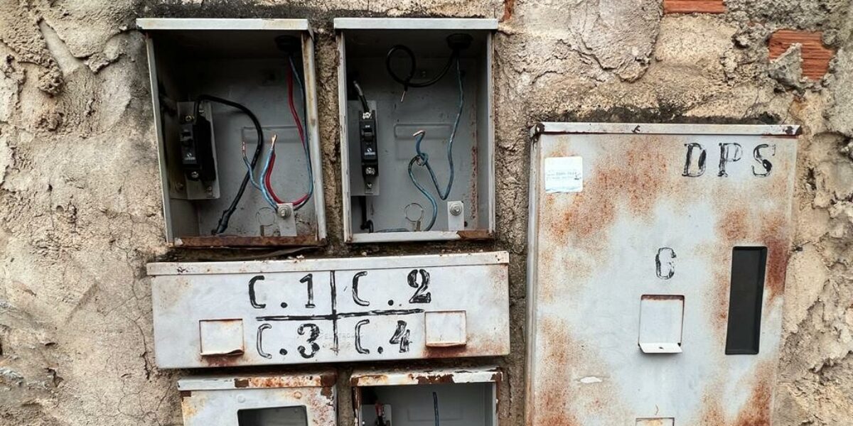 Três pessoas são presas por furto de energia, em Goiânia