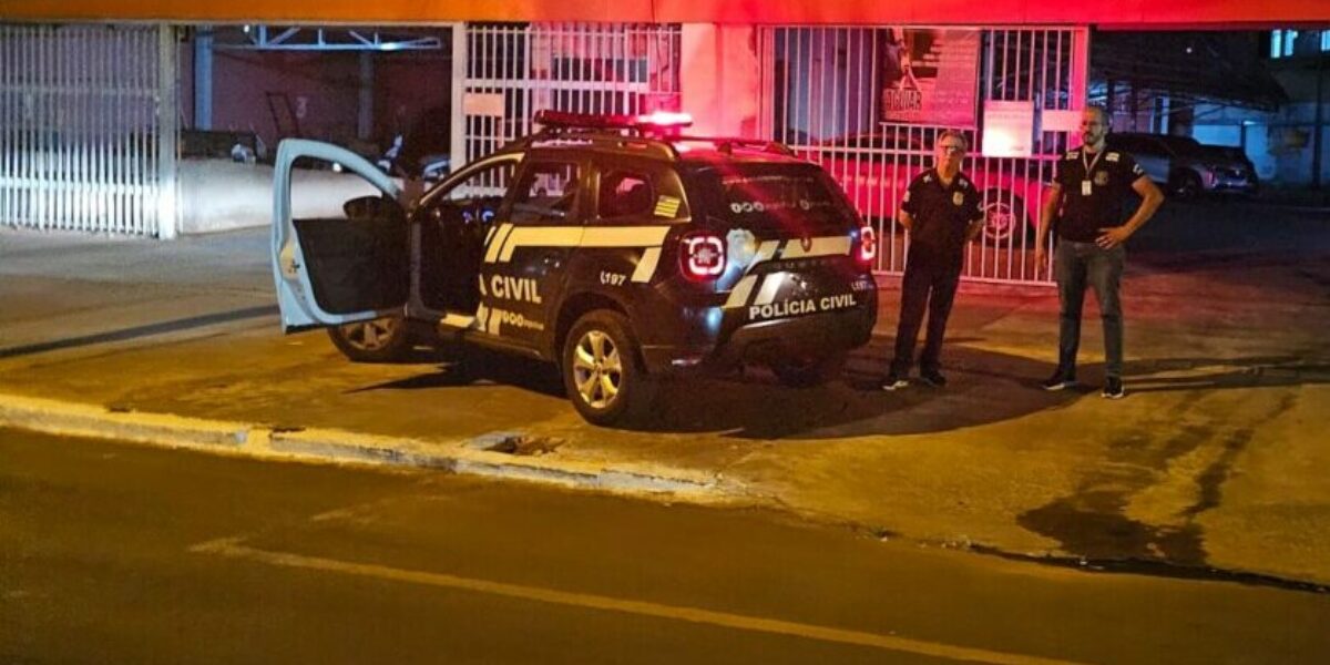 Responsável por estacionamento pago é preso por furtar valores usando cartão esquecido em veículo