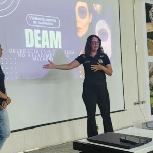 PCGO ministra, em indústria de Catalão, palestra sobre violência doméstica