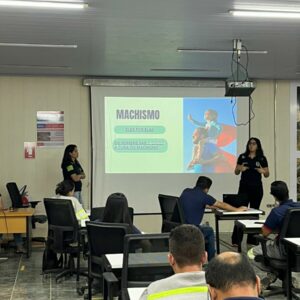 PCGO ministra, em indústria de Catalão, palestra sobre violência doméstica