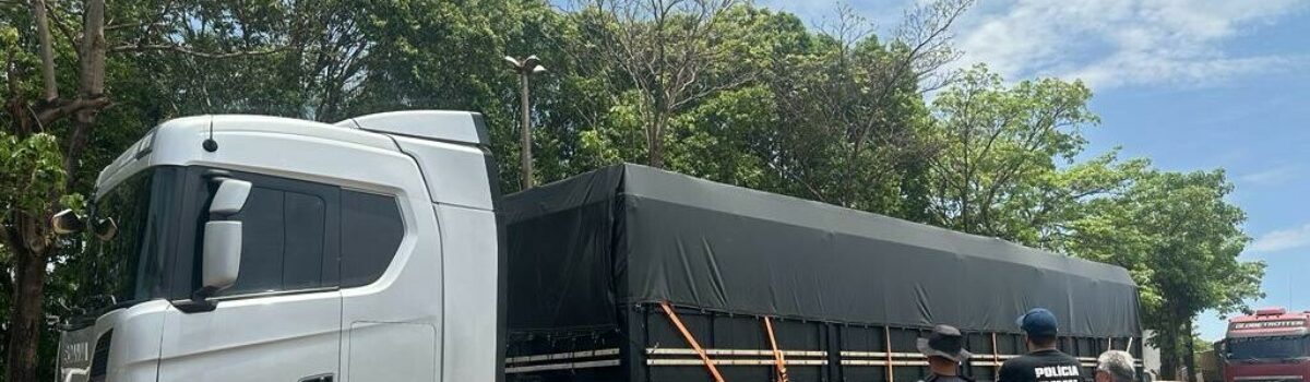 PCGO apreende, em Itumbiara, carga de bebidas com irregularidades fiscais