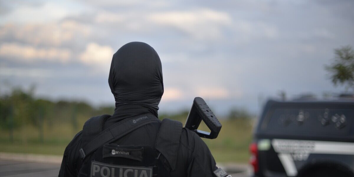 PCGO prende homens por tráfico de drogas, desacato e desobediência