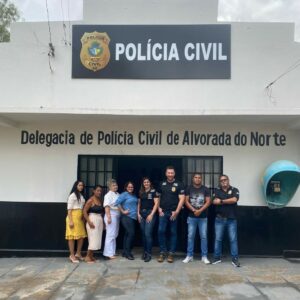 PCGO realiza visita à 13ª DRP e homenageia delegada