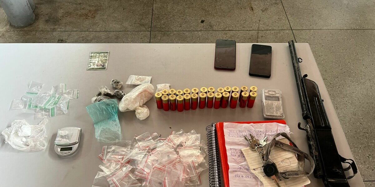 Dupla é presa por tráfico de drogas e posse ilegal de arma de fogo