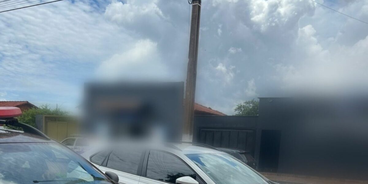 Homem é preso por violência psicológica contra mulher e por bater seu carro