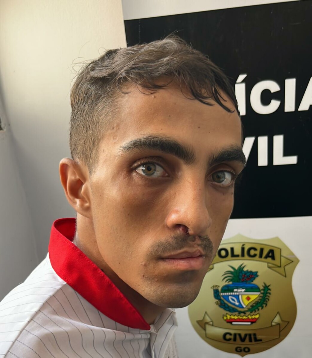 Homem é preso em flagrante por roubo ocorrido em prédio ao lado de delegacia