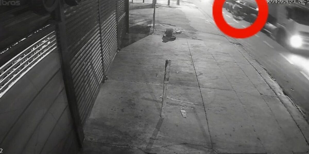 PCGO apreende caminhão envolvido em atropelamento de adolescente após “rabeira”
