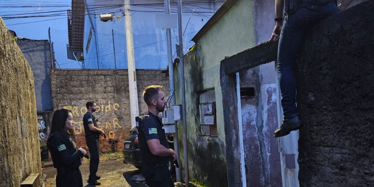 PCGO prende investigado por simular venda de celulares para roubar aparelhos e carro de amigo