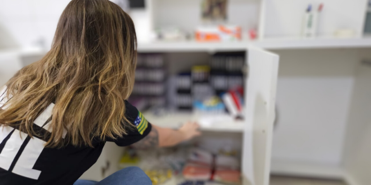 PCGO e Vigilância Sanitária interditam laboratório de análises clínicas suspeito de fraudes em exames