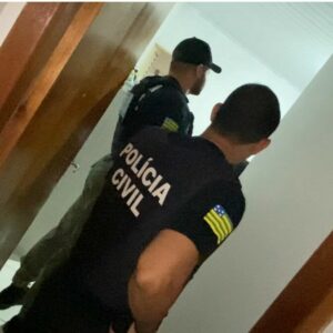 Operação Séculos cumpre buscas após investigados anunciarem venda ilegal de arma, em Crixás