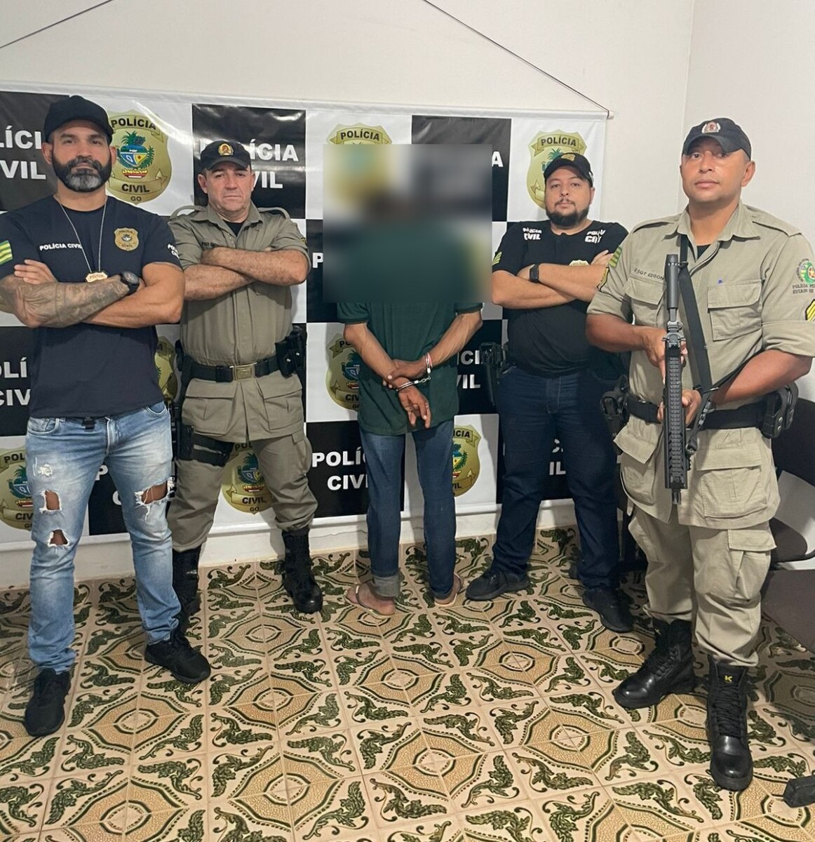 PC e PM cumprem mandado pelo crime de roubo