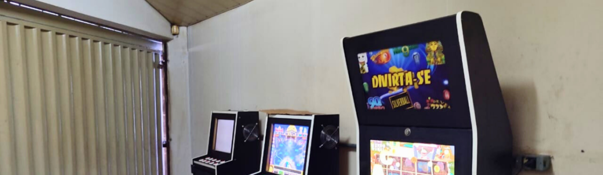 PCGO apreende máquinas caça-níqueis em bar de Catalão