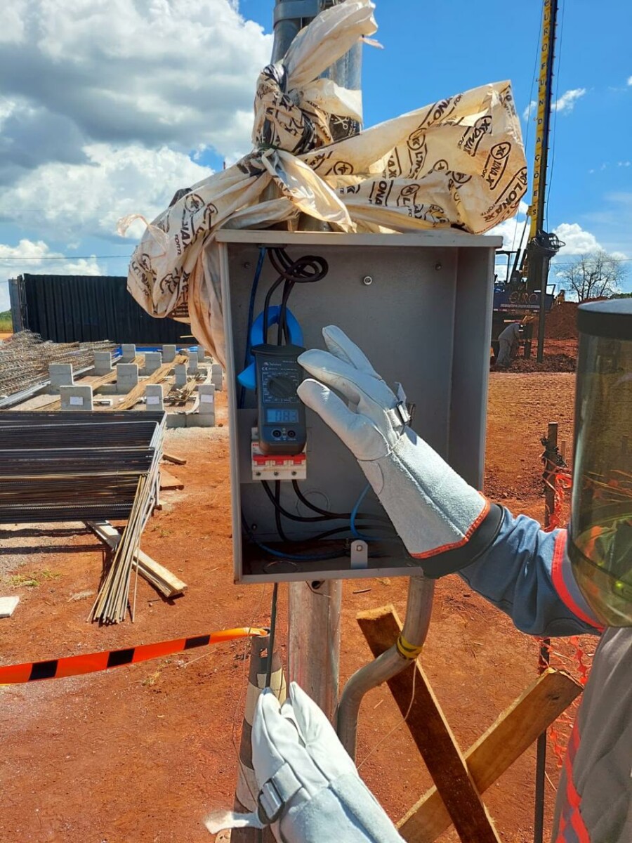 Xadrez 121: Homem é preso por furto de energia em obra de grande loteamento urbano