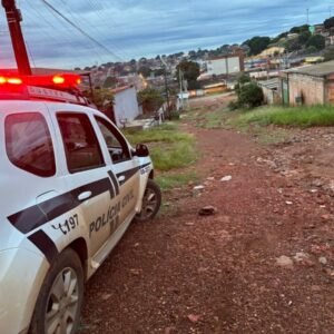 Trio é preso por perseguir homem, invadir a casa dele e atirar contra a sua família para intimidá-la