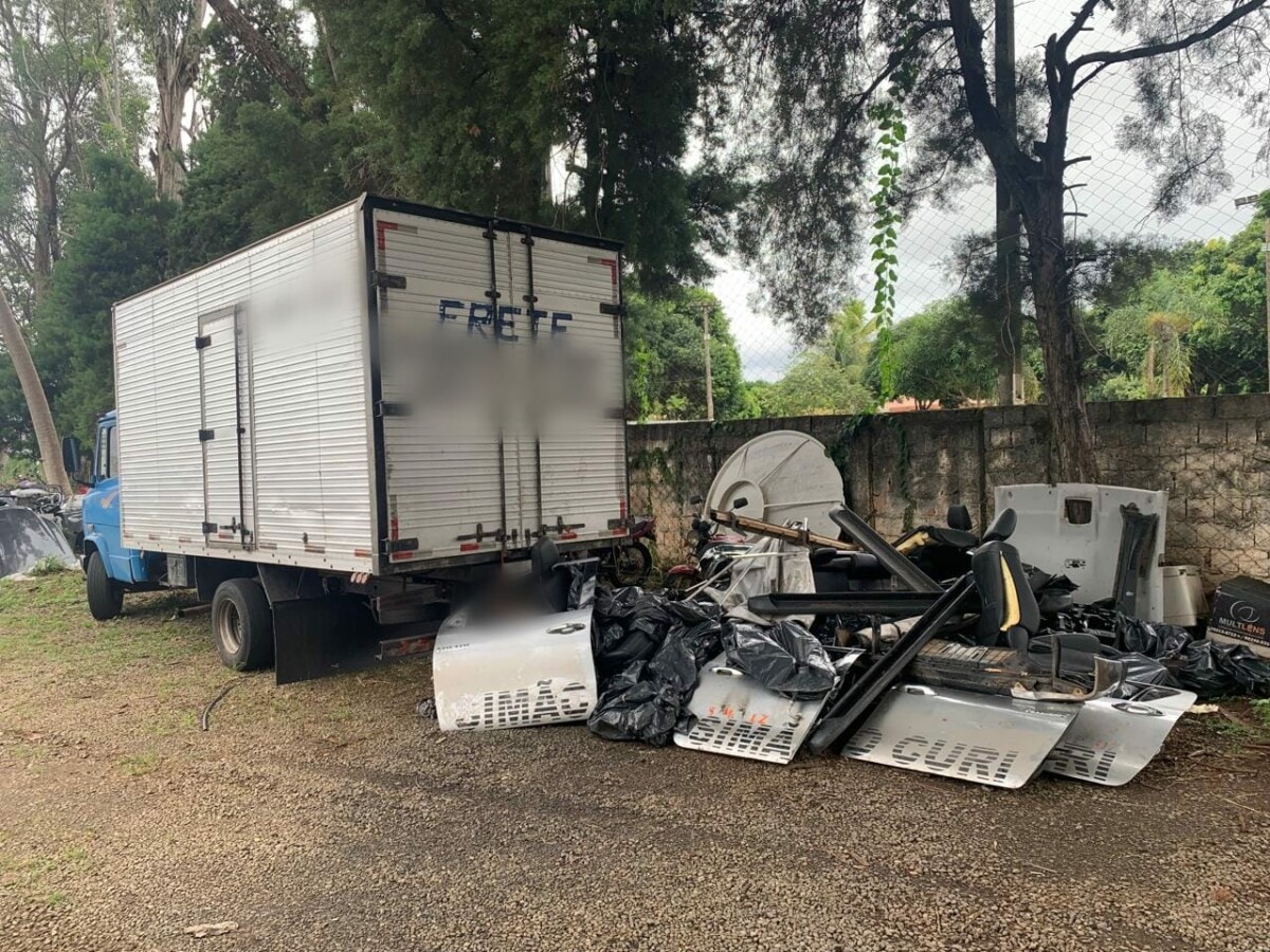 Caminhão lotado de peças veiculares furtadas é apreendido; prejuízo ao crime é de R$ 600 mil