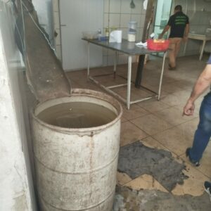 PCGO auxilia Vigilância Sanitária e interdita comércio de Niquelândia