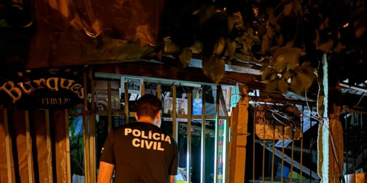 Polícia Civil resgata cão abandonado em casa insalubre, em Rio Verde