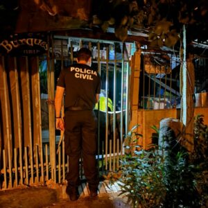 Polícia Civil resgata cão abandonado em casa insalubre, em Rio Verde